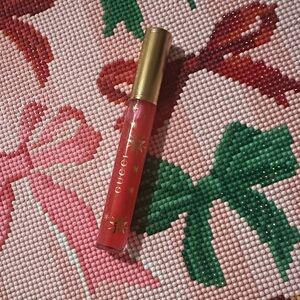 Gucci Plumping Lip Gloss in Virginia Fuschia